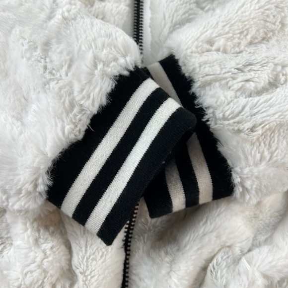 Bailey 44 winter white jacket. - Picture 3 of 7